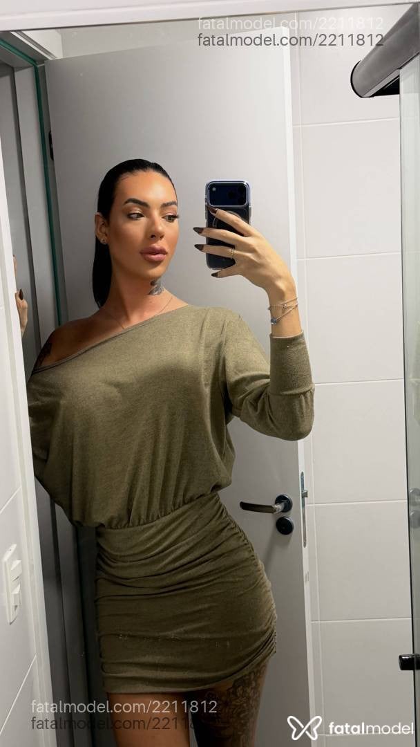 Acompanhante mulher trans morena (o) de olhos verdes - Rafaela Schwartz