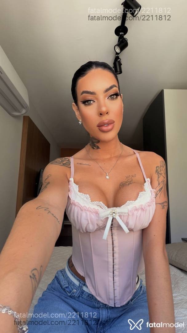 Acompanhante mulher trans morena (o) de olhos verdes - Rafaela Schwartz