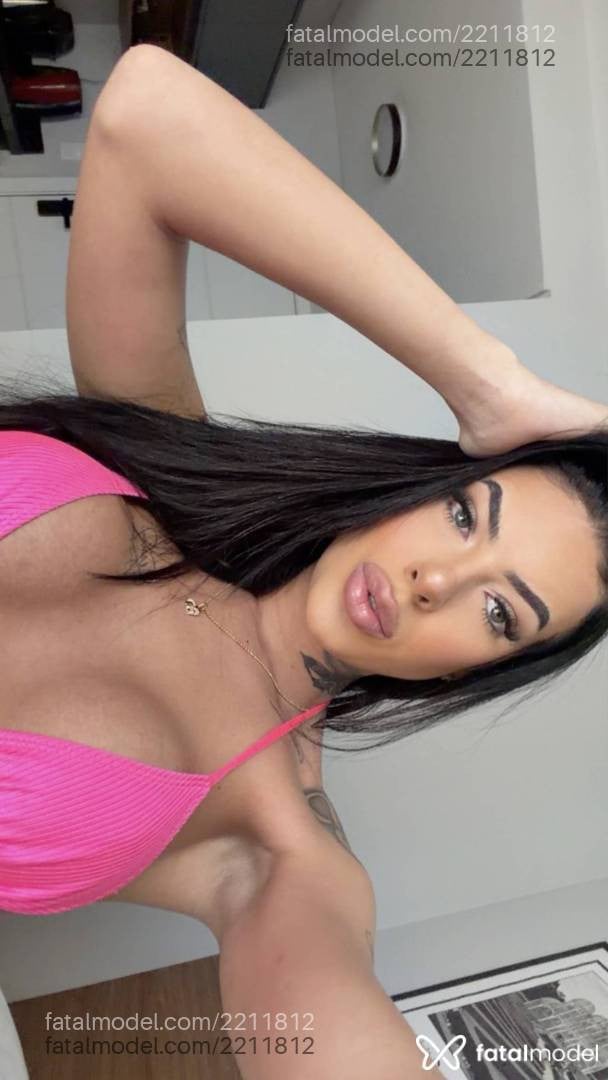 Acompanhante mulher trans morena (o) de olhos verdes - Rafaela Schwartz