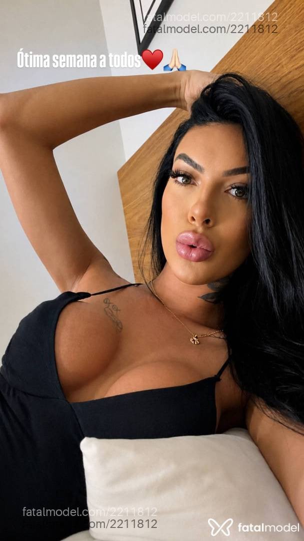 Acompanhante mulher trans morena (o) de olhos verdes - Rafaela Schwartz