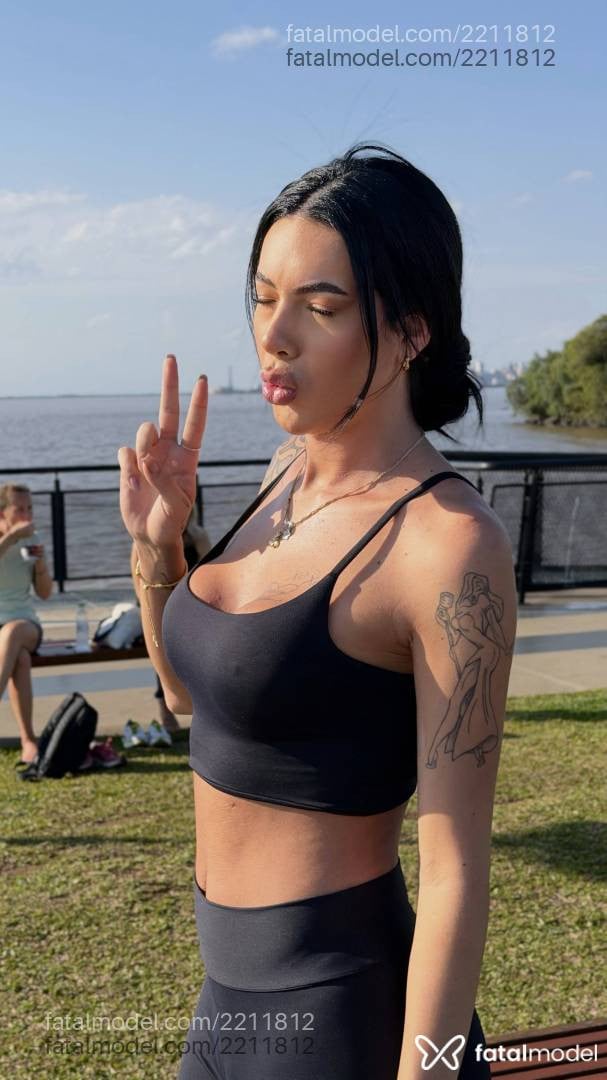 Acompanhante mulher trans morena (o) de olhos verdes - Rafaela Schwartz