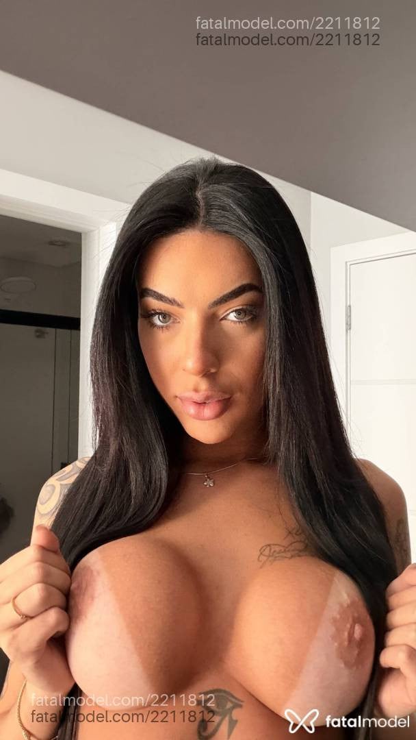 Acompanhante mulher trans morena (o) de olhos verdes - Rafaela Schwartz