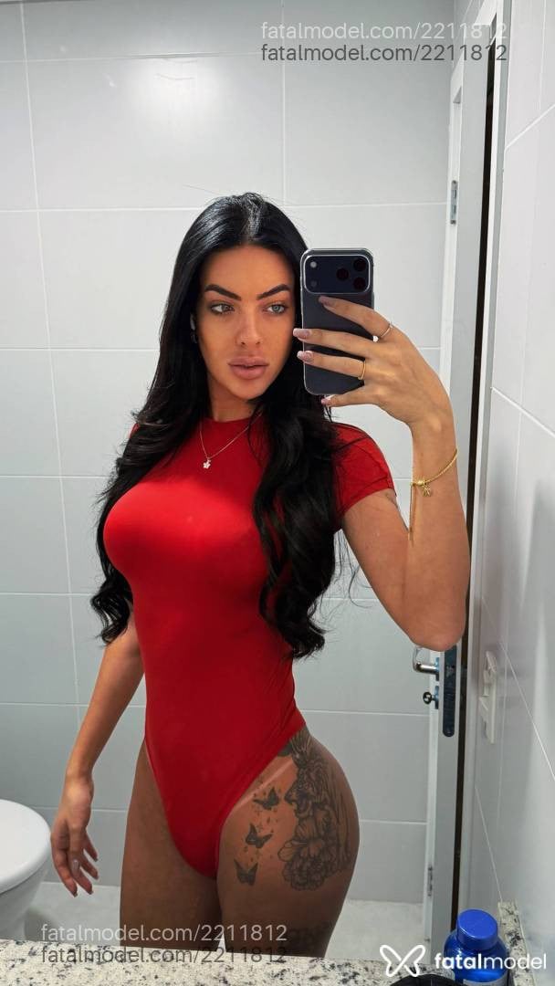Acompanhante mulher trans morena (o) de olhos verdes - Rafaela Schwartz