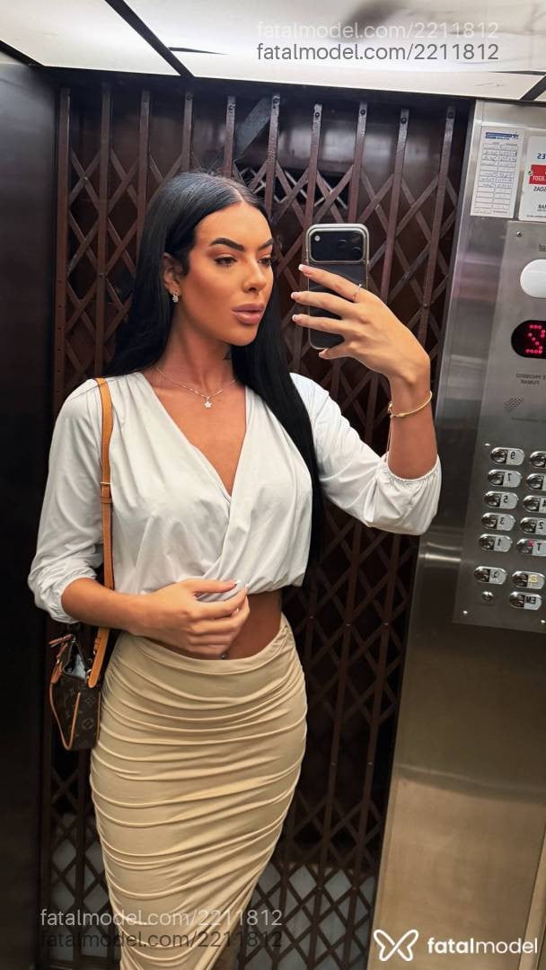 Acompanhante mulher trans morena (o) de olhos verdes - Rafaela Schwartz