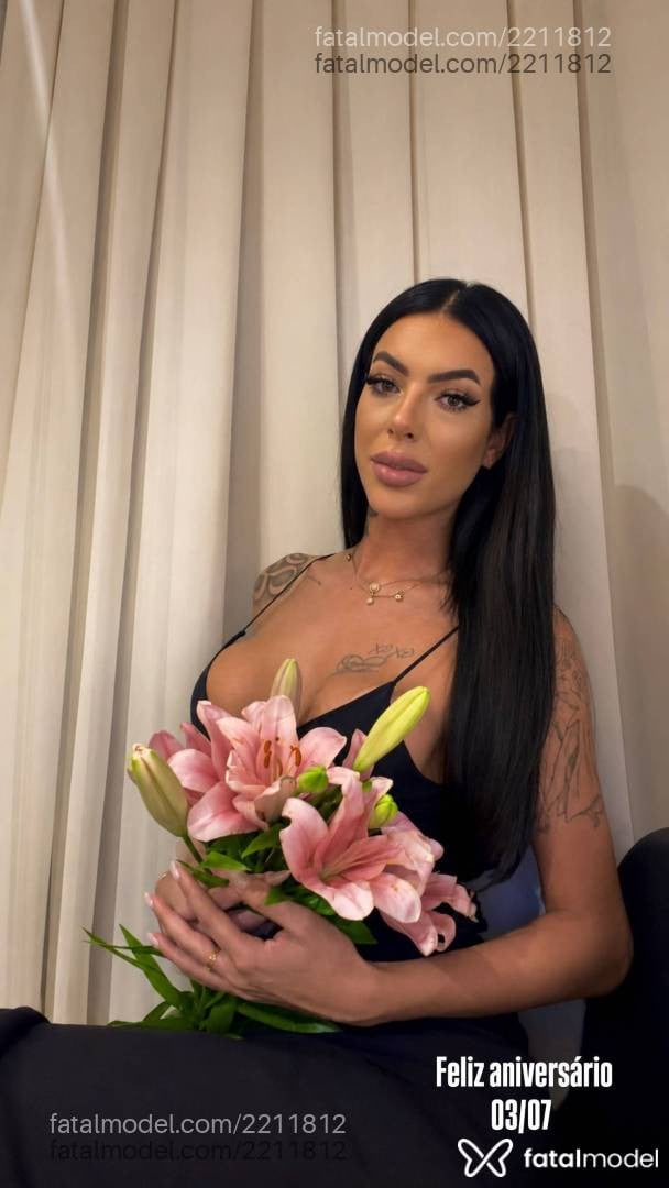 Acompanhante mulher trans morena (o) de olhos verdes em Curitiba - Rafaela Schwartz