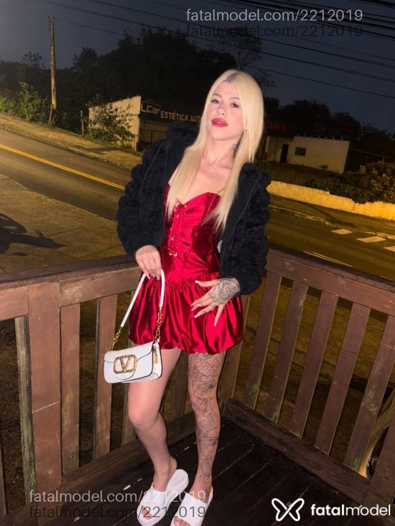 Acompanhante mulher loira (o) de olhos mel - Rayssa Assucena