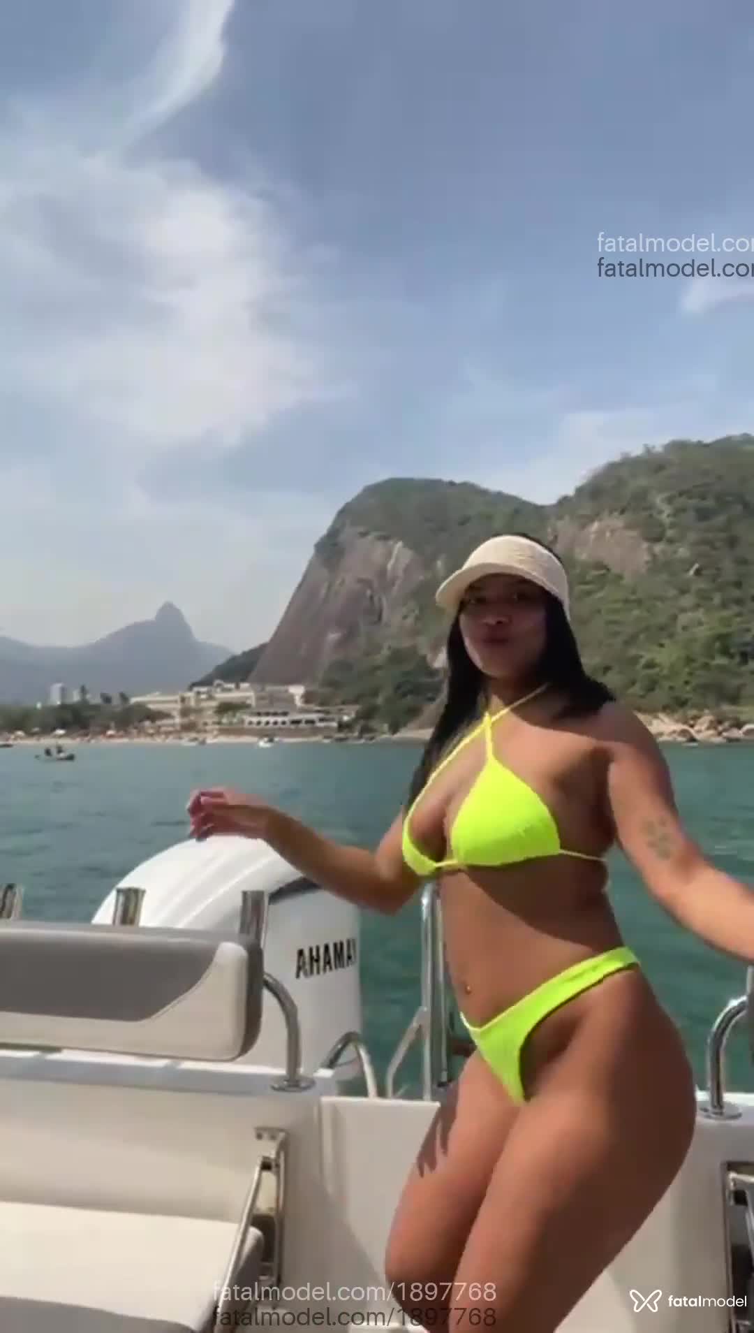 Acompanhante mulher morena (o) de olhos castanhos em Macaé - JAPPA