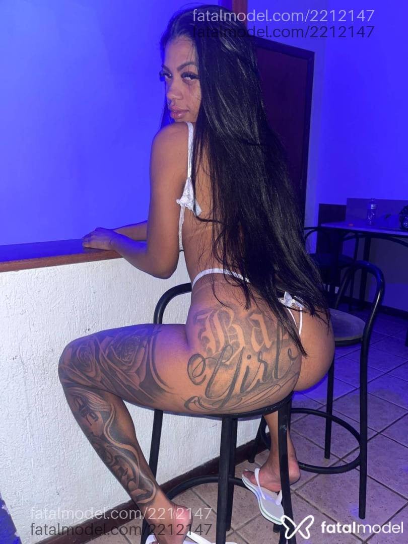 Acompanhante mulher morena (o) de olhos pretos - Dafyne