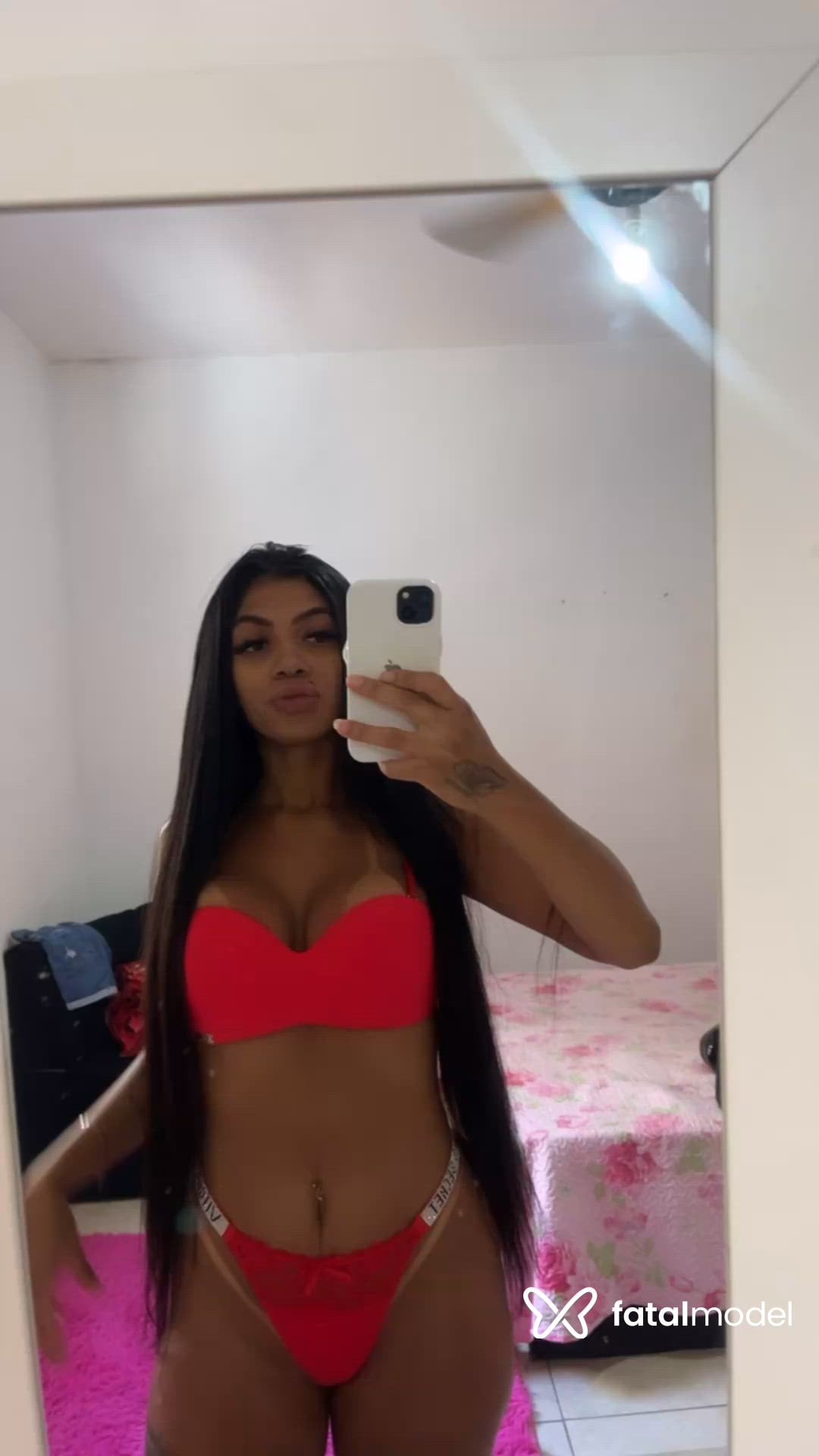 Acompanhante mulher morena (o) de olhos pretos - Dafyne