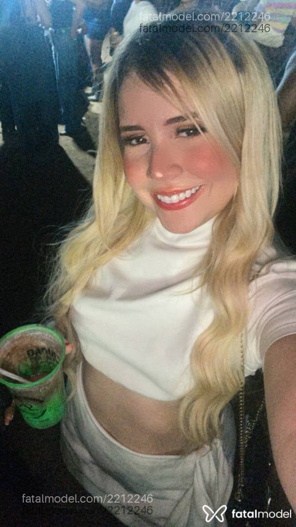 Acompanhante mulher loira (o) de olhos verdes - Vanessa