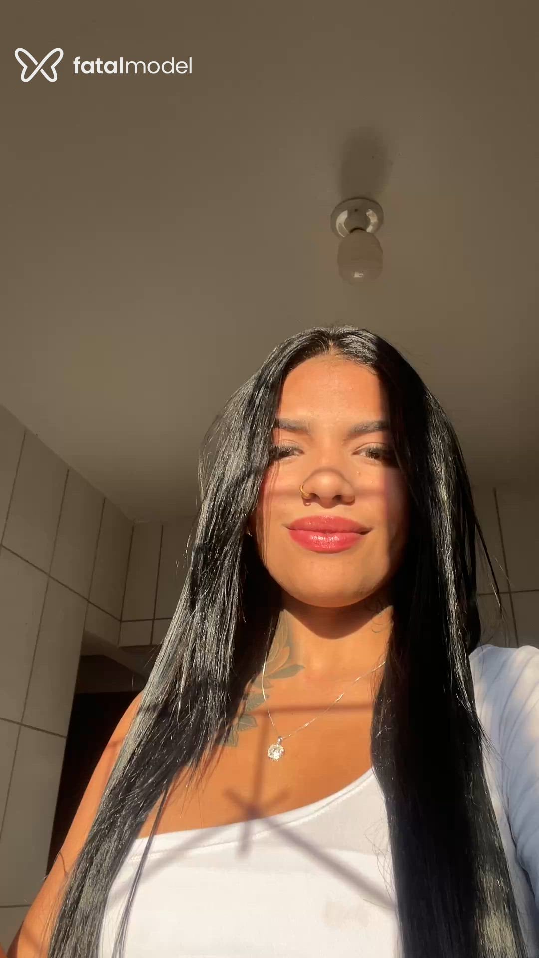 Acompanhante mulher morena (o) de olhos pretos - Bia Ferraz