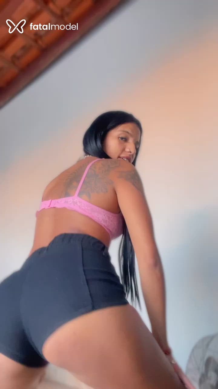 Acompanhante mulher morena (o) de olhos pretos - Bia Ferraz