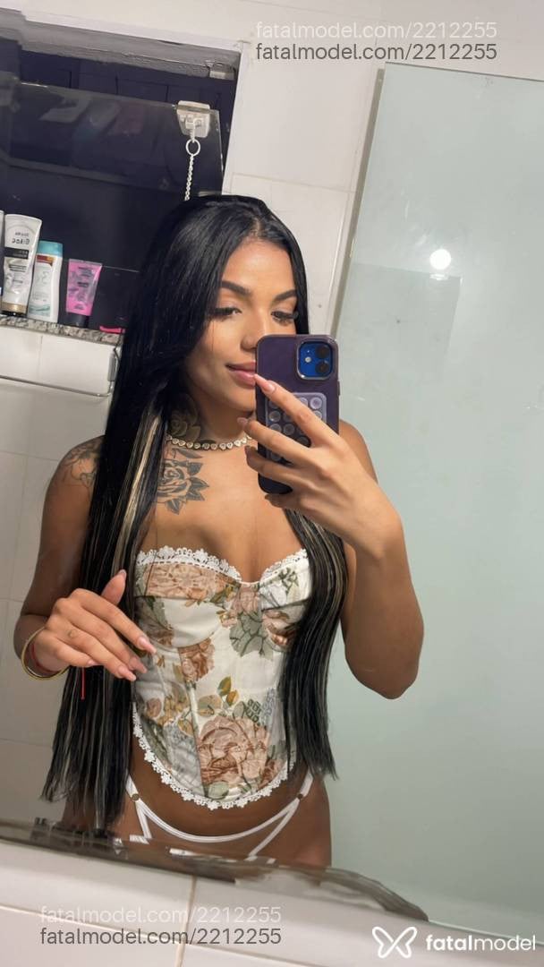 Acompanhante mulher morena (o) de olhos pretos - Bia Ferraz