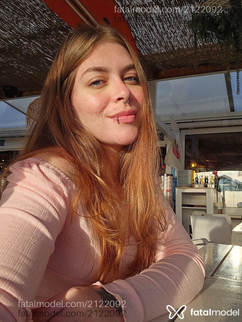 Acompanhante mulher loira (o) de olhos azuis em Virtual Acompanhante mulher loira (o) de olhos azuis em Virtual - Julie