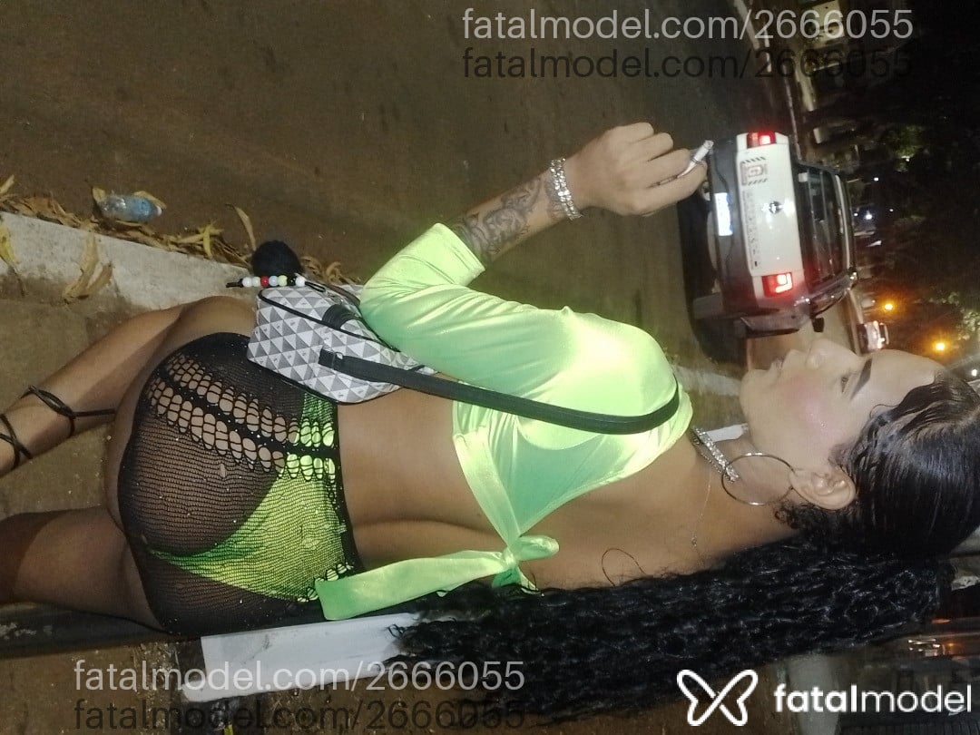 Acompanhante não-binário morena (o) de olhos pretos em Palmas - Agatha Kauanny