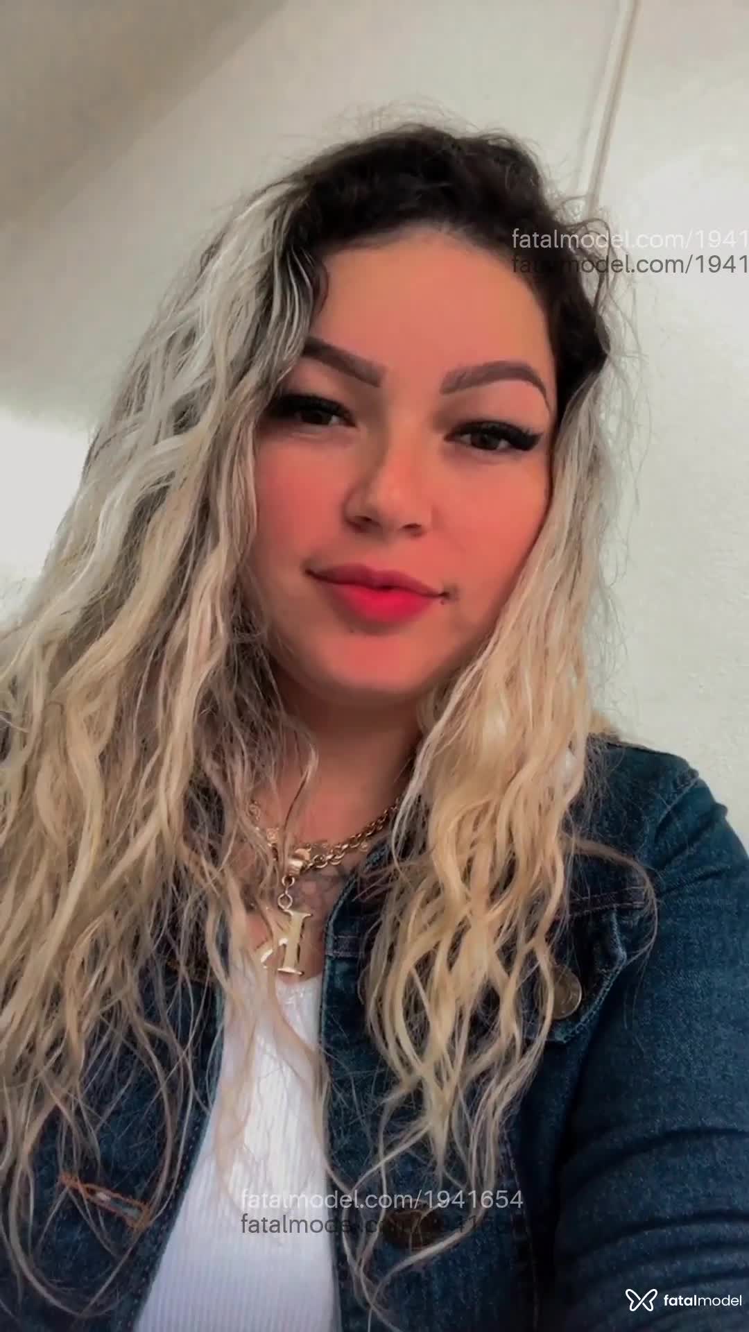 Acompanhante mulher loira (o) de olhos verdes em Triunfo - Karem Amaral Cruz