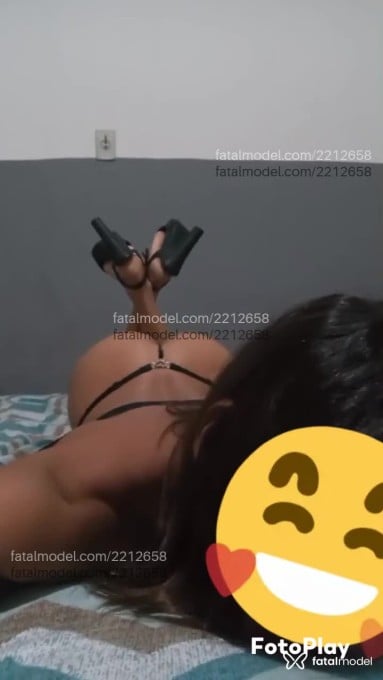 Acompanhante mulher com cabelo castanho de olhos castanhos em Itabira - Helena Rios