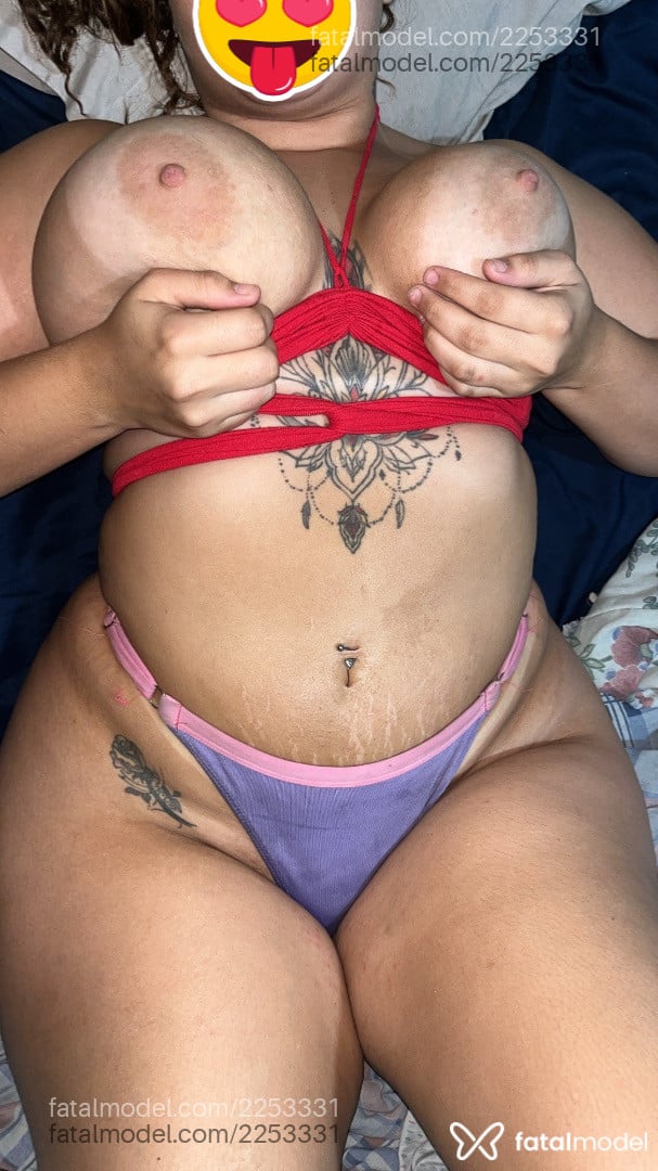 Acompanhante mulher com cabelo castanho de olhos mel em Virtual - Bruna