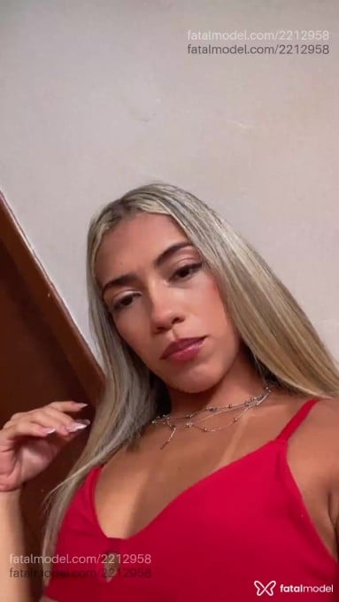 Acompanhante mulher loira (o) de olhos castanhos em Macaé - Lorena Ramos