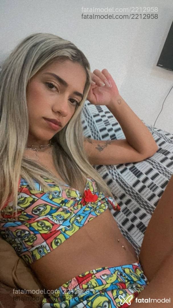 Acompanhante mulher loira (o) de olhos castanhos em Macaé - Lorena Ramos