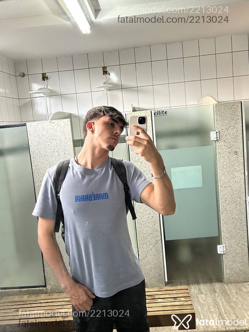 Acompanhante homem com cabelo castanho de olhos castanhos - Padilha Acompanhante homem com cabelo castanho de olhos castanhos - Padilha