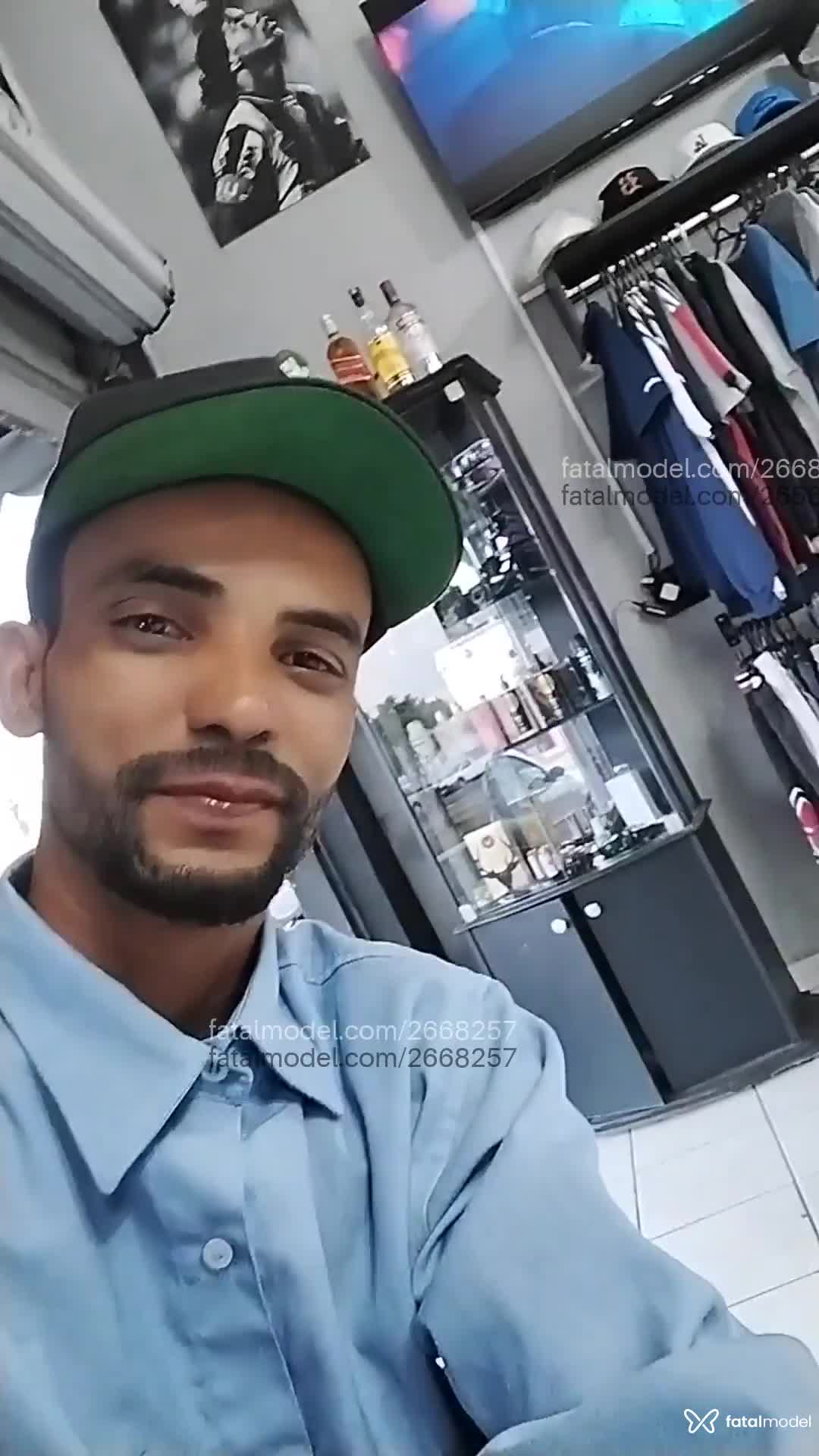 Acompanhante homem com cabelo castanho de olhos castanhos em Claraval - Jhone