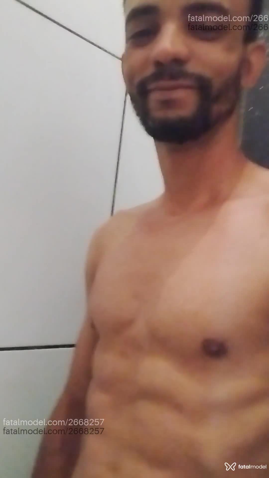 Acompanhante homem com cabelo castanho de olhos castanhos em Claraval - Jhone