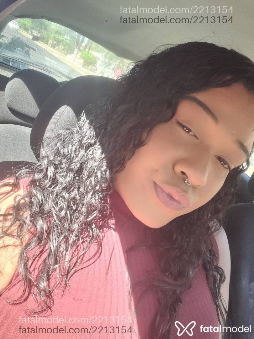 Acompanhante mulher trans morena (o) de olhos mel - Esmeralda Acompanhante mulher trans morena (o) de olhos mel - Esmeralda