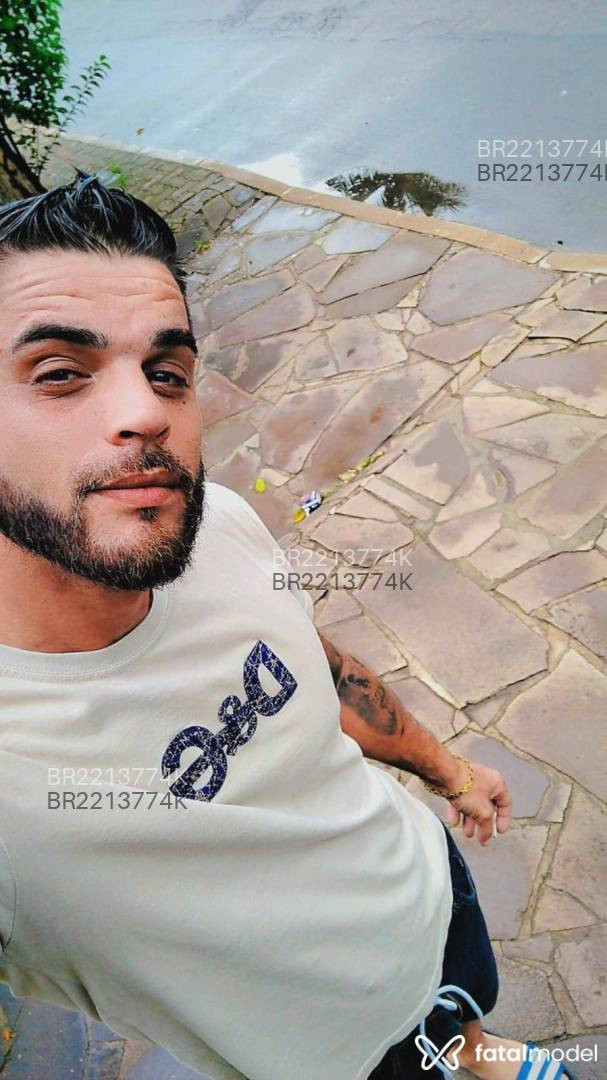 Acompanhante homem com cabelo castanho de olhos castanhos em Porto Alegre - Júnior Souza