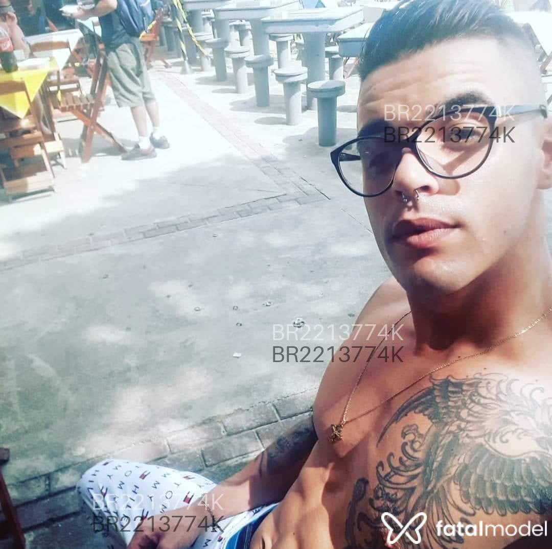 Acompanhante homem com cabelo castanho de olhos castanhos em Porto Alegre - Júnior Souza