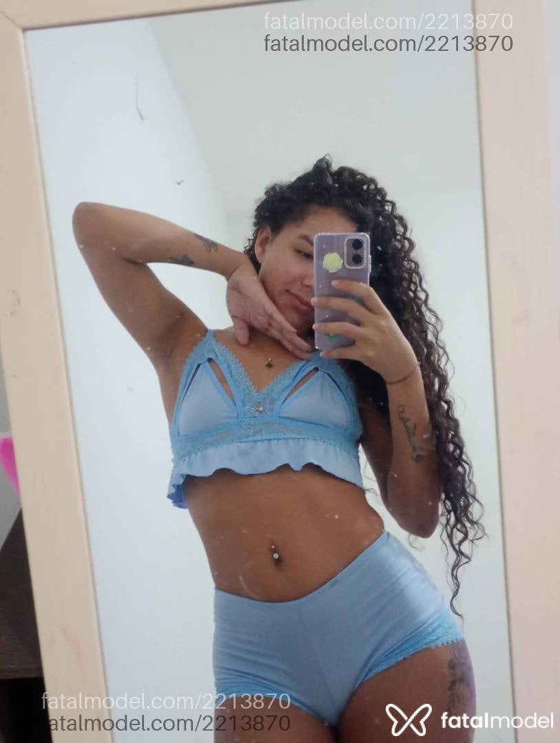 Acompanhante mulher com cabelo castanho de olhos castanhos - Juliana Oliveira
