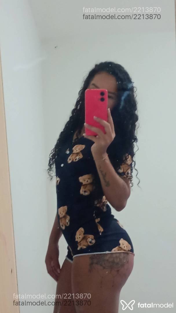 Acompanhante mulher com cabelo castanho de olhos castanhos - Juliana Oliveira