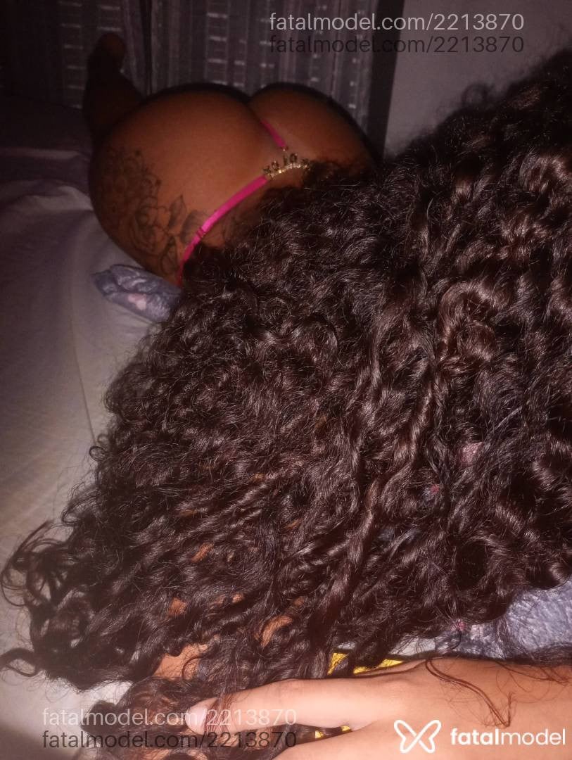 Acompanhante mulher com cabelo castanho de olhos castanhos - Juliana Oliveira