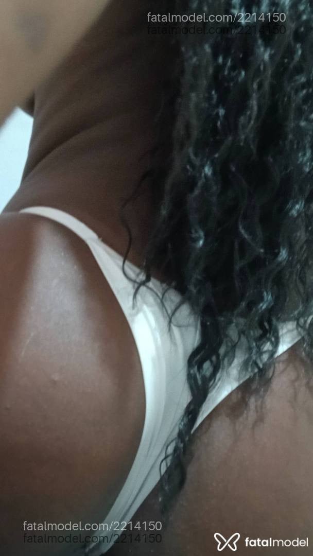 Acompanhante mulher morena (o) de olhos pretos em Virtual Acompanhante mulher morena (o) de olhos pretos em Virtual - Pérola