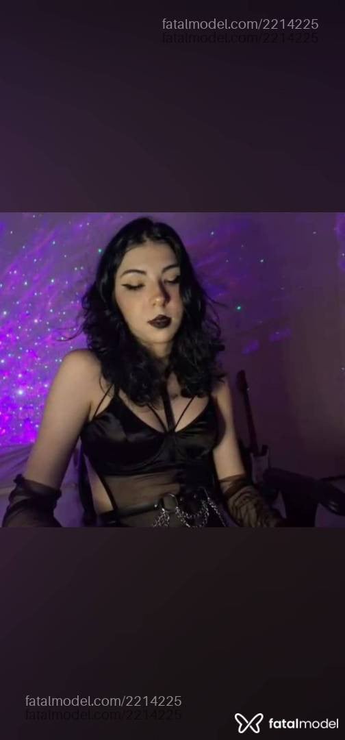 Acompanhante mulher com cabelo castanho de olhos castanhos - Alice Ayres
