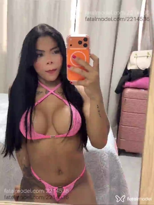 Acompanhante mulher trans morena (o) de olhos verdes - Melissa Santos Acompanhante mulher trans morena (o) de olhos verdes - Melissa Santos