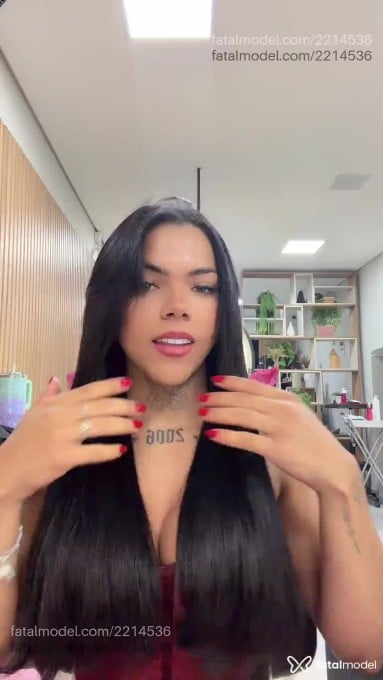 Acompanhante mulher trans morena (o) de olhos verdes - Melissa Santos Acompanhante mulher trans morena (o) de olhos verdes - Melissa Santos