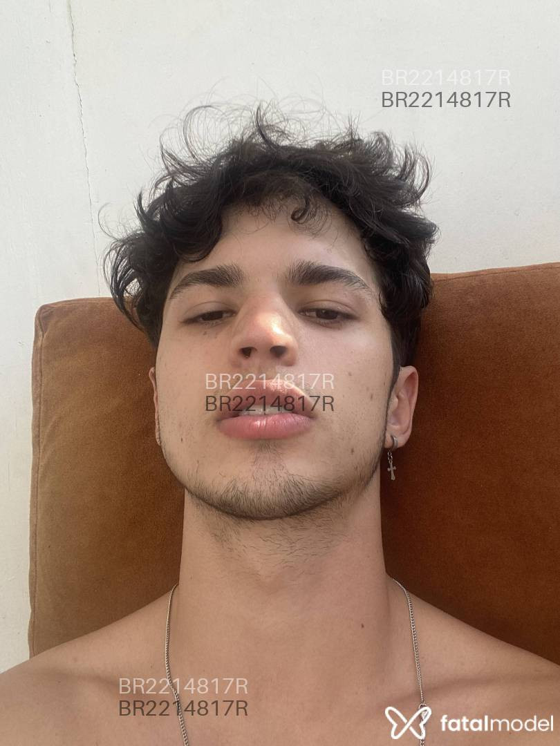 Acompanhante homem morena (o) de olhos mel em Virtual Acompanhante homem morena (o) de olhos mel em Virtual - Leonardo