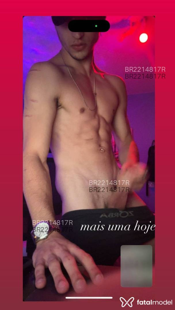 Acompanhante homem morena (o) de olhos mel em Virtual Acompanhante homem morena (o) de olhos mel em Virtual - Leonardo