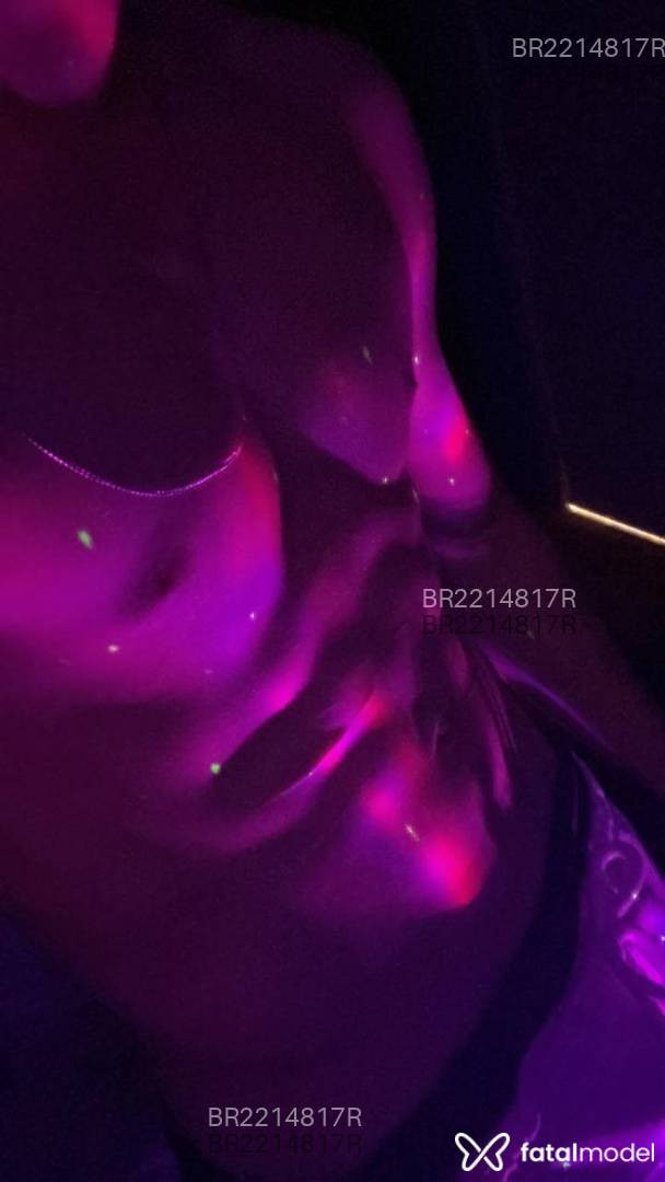 Acompanhante homem morena (o) de olhos mel em Virtual Acompanhante homem morena (o) de olhos mel em Virtual - Leonardo