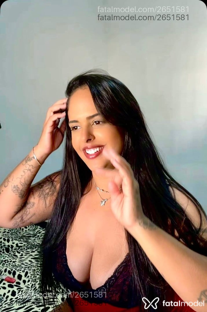Acompanhante mulher morena (o) de olhos pretos - Heloá Mello Acompanhante mulher morena (o) de olhos pretos - Heloá Mello