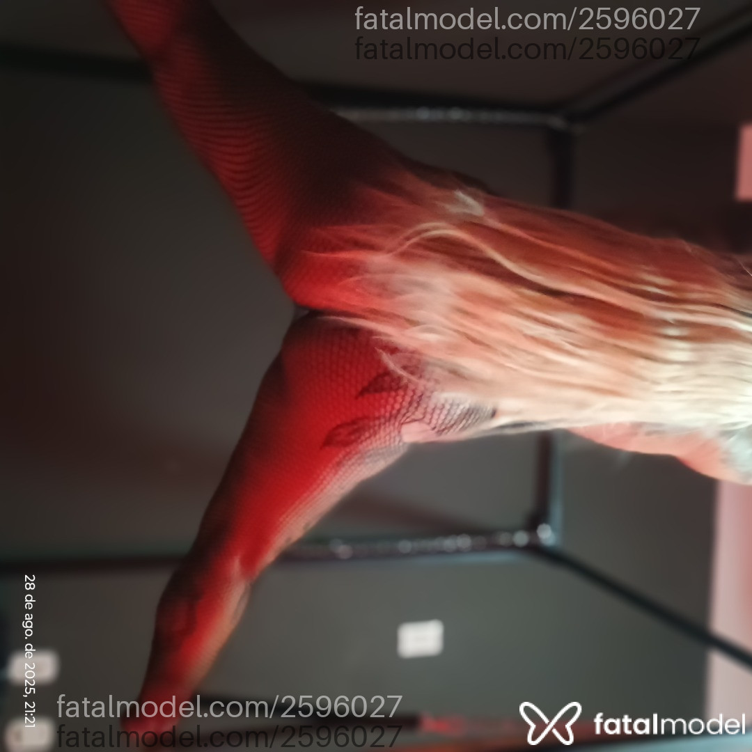 Acompanhante mulher loira (o) de olhos verdes em Virtual - Sara Lúcia