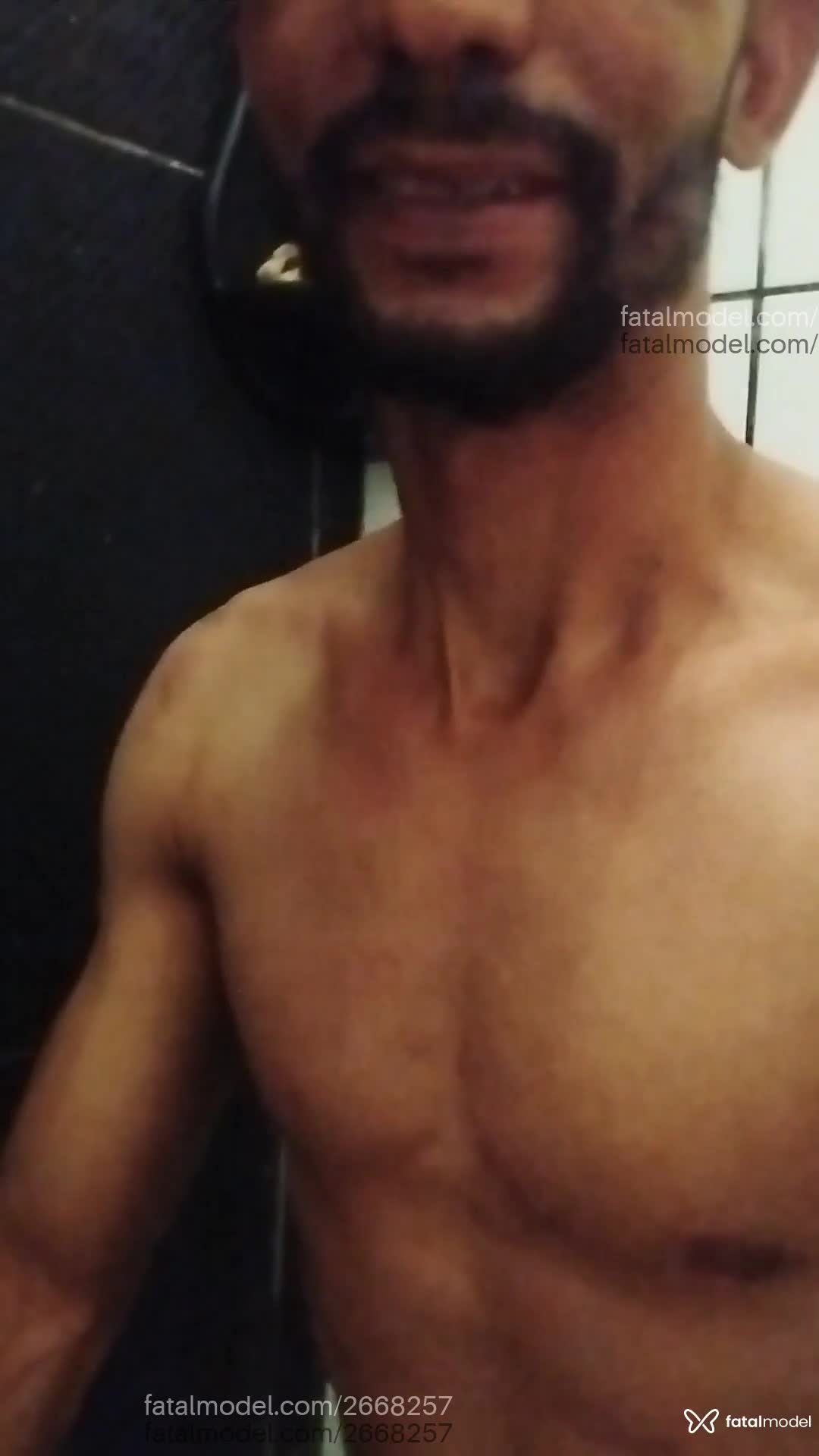 Acompanhante homem com cabelo castanho de olhos castanhos em Claraval - Jhone