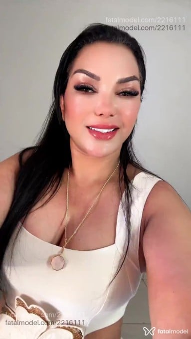 Acompanhante mulher com cabelo castanho de olhos castanhos em Goiânia - Rose Lima