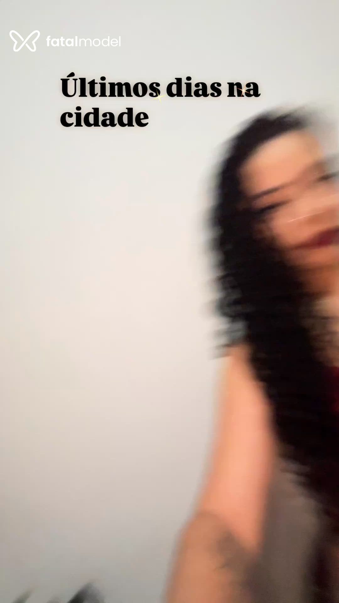 Acompanhante mulher morena (o) de olhos castanhos - Morena