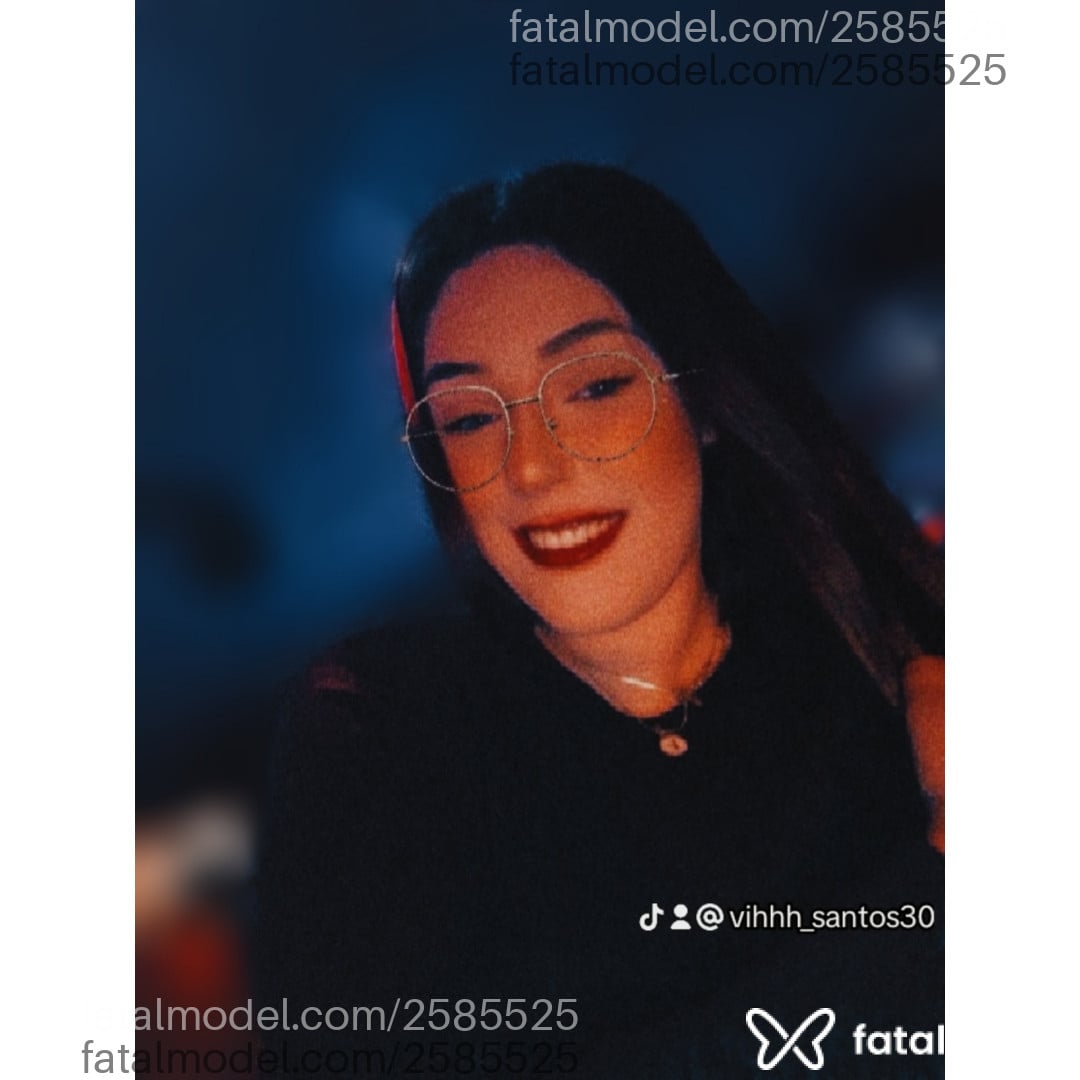 Acompanhante mulher morena (o) de olhos verdes em Virtual Acompanhante mulher morena (o) de olhos verdes em Virtual - Stefany Martins