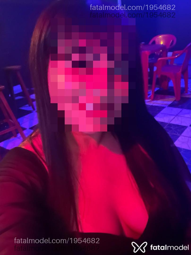 Acompanhante mulher com cabelo castanho de olhos castanhos - Iza Santos Acompanhante mulher com cabelo castanho de olhos castanhos - Iza Santos