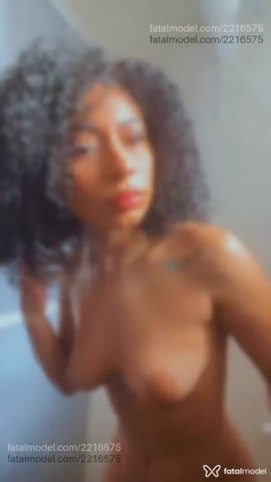 Acompanhante mulher morena (o) de olhos castanhos - Isis Acompanhante mulher morena (o) de olhos castanhos - Isis