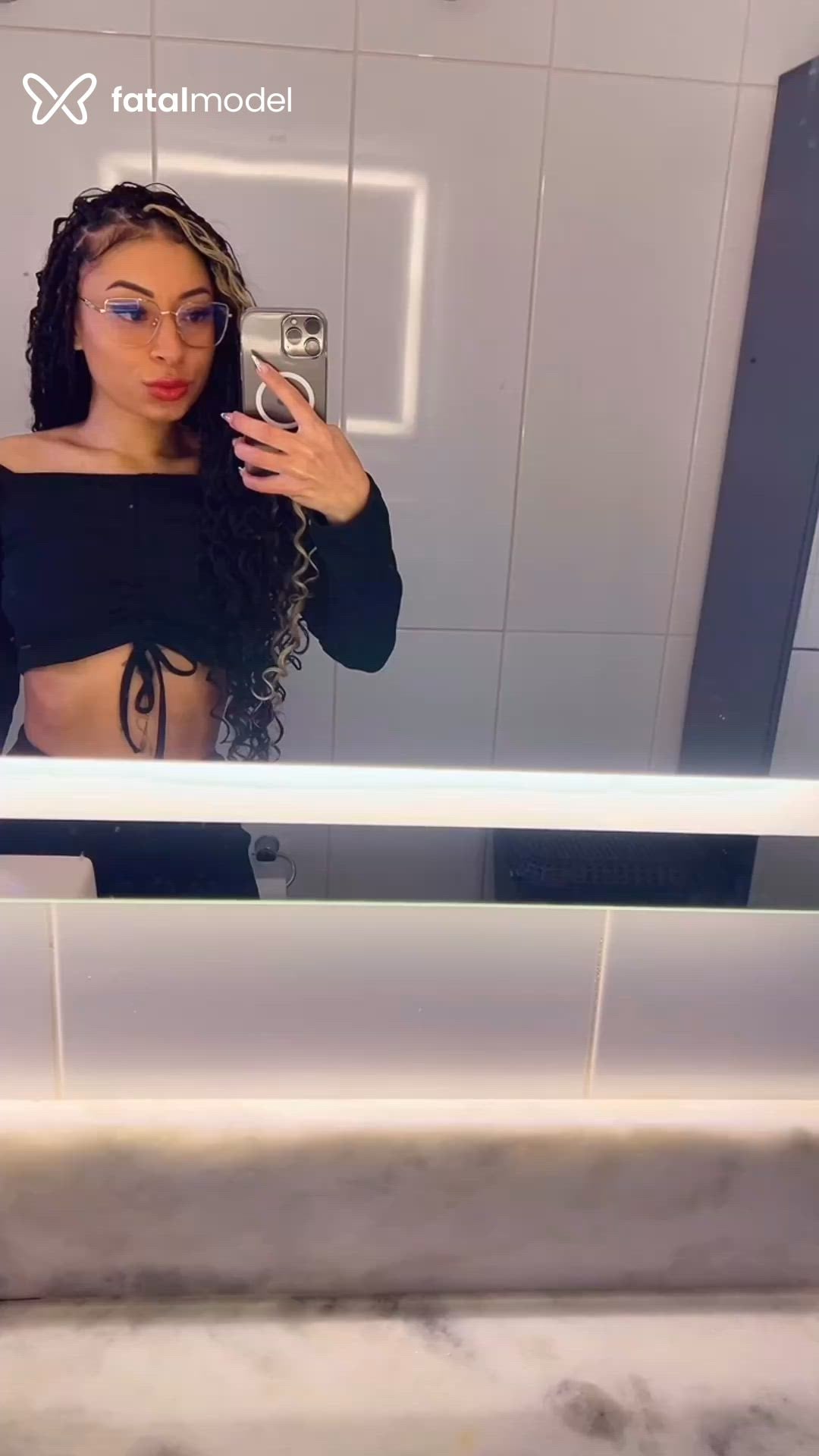 Acompanhante mulher morena (o) de olhos castanhos - Isis Acompanhante mulher morena (o) de olhos castanhos - Isis