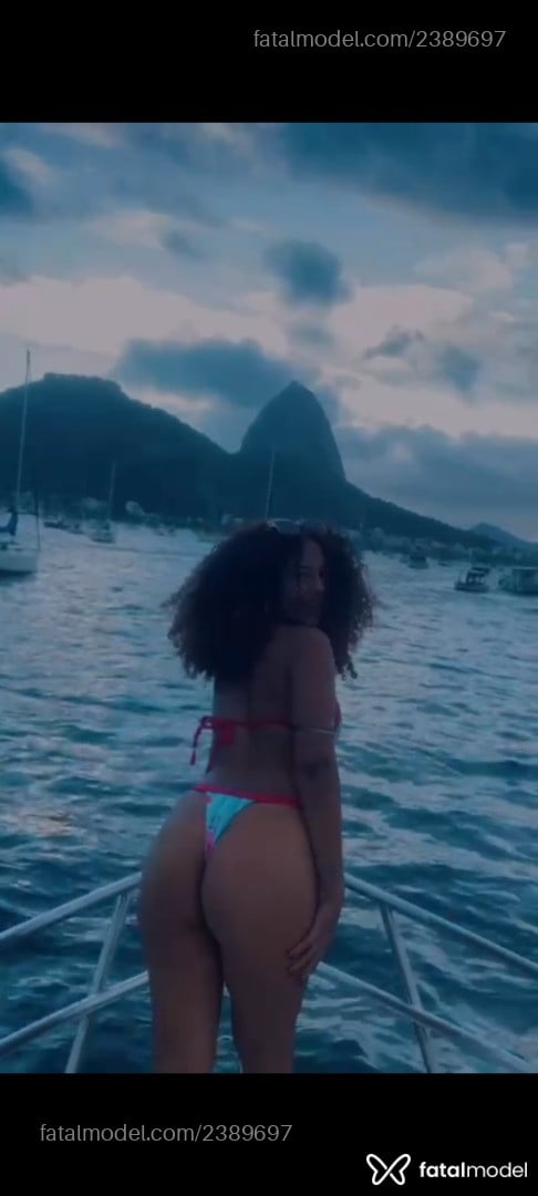 Acompanhante mulher com cabelo castanho de olhos pretos em Rio de Janeiro - Larissa